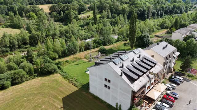 💚Nos encantan los regalitos audiovisuales 💚
.
.
.
#hoteleriste #eriste #valledebenasque #verano